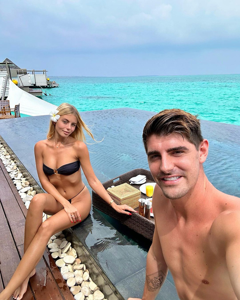 Ngắm vị hôn thê xinh đẹp của Thibaut Courtois trong bộ bikini quyến rũ - Ảnh 15