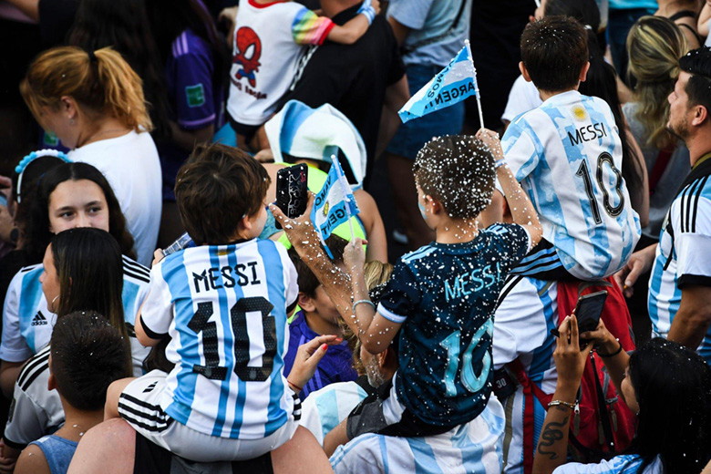 Adidas khổ sở vì áo đấu của Messi cháy hàng khắp thế giới - Ảnh 2