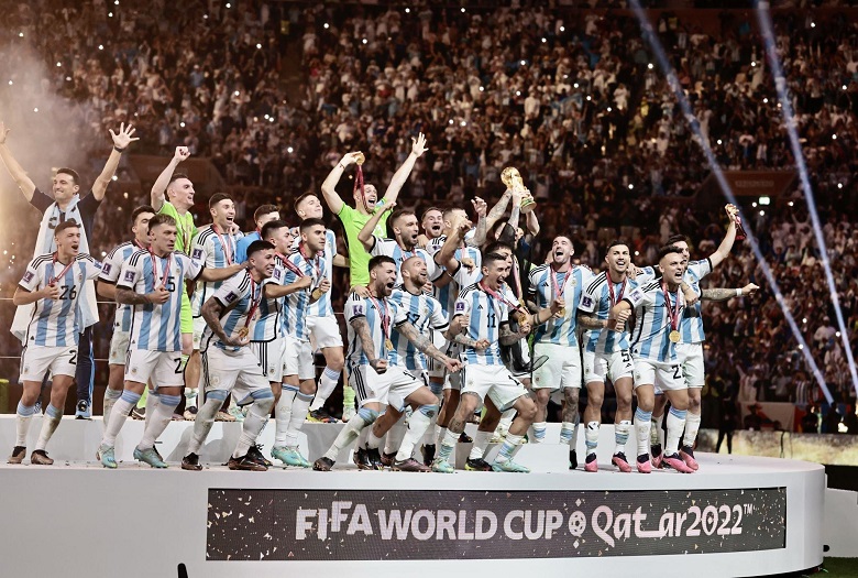 Argentina trở thành đội thứ 2 trong lịch sử vô địch World Cup dù thua trận ra quân - Ảnh 1