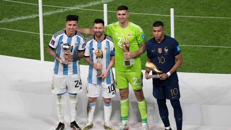 Chùm ảnh Messi cùng dàn sao Argentina nâng cao chức vô địch World Cup 2022 - Ảnh 4