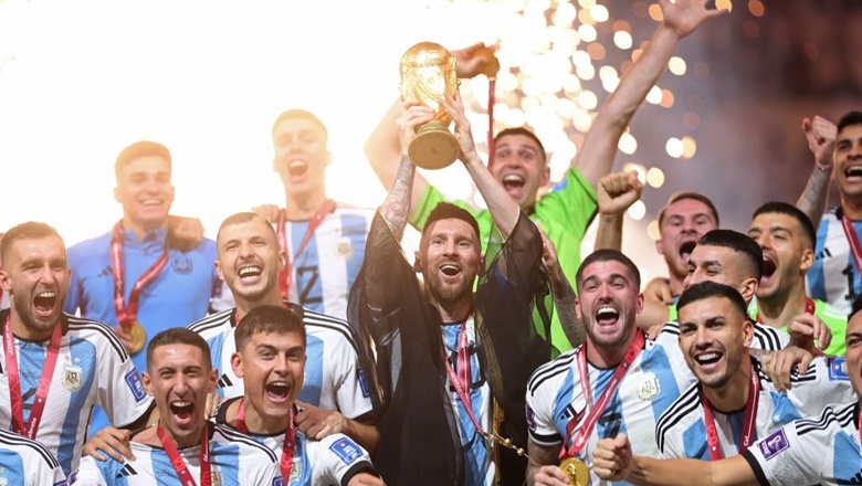 Chùm ảnh Messi cùng dàn sao Argentina nâng cao chức vô địch World Cup 2022 - Ảnh 8