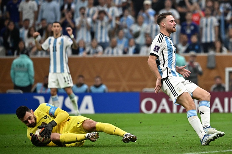 Lloris vượt Neuer, trở thành thủ môn bắt nhiều trận nhất lịch sử World Cup - Ảnh 1