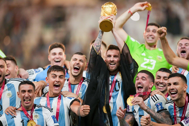 Messi làm nên lịch sử khi giành Quả bóng vàng World Cup 2022 - Ảnh 1