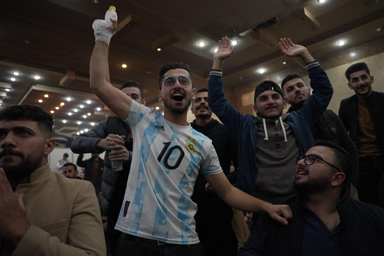 Người dân Argentina 'điên cuồng' ăn mừng chức vô địch World Cup đầu tiên sau 36 năm - Ảnh 3