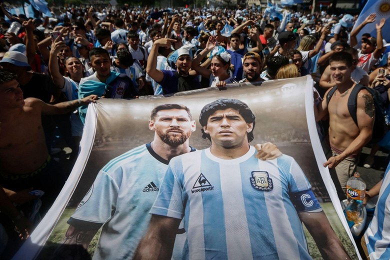 Người dân Argentina 'điên cuồng' ăn mừng chức vô địch World Cup đầu tiên sau 36 năm - Ảnh 9