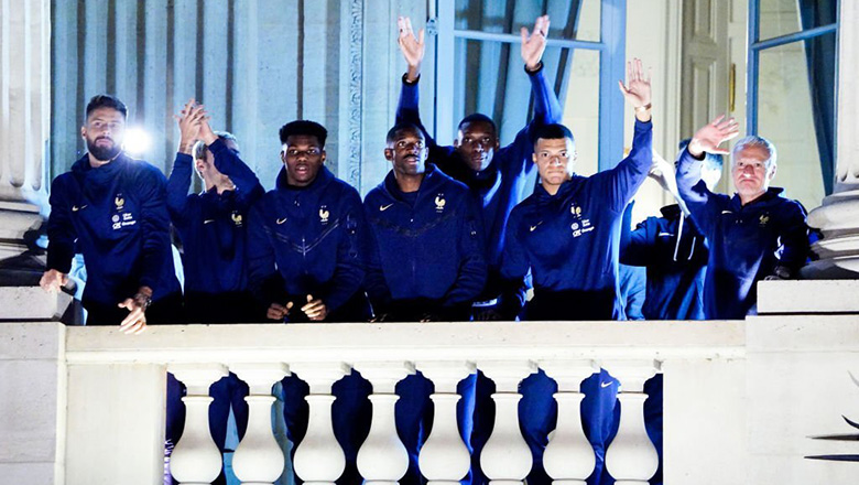 Mbappe thất thần rời World Cup về nước, CĐV Pháp vẫn chào đón như người hùng - Ảnh 7