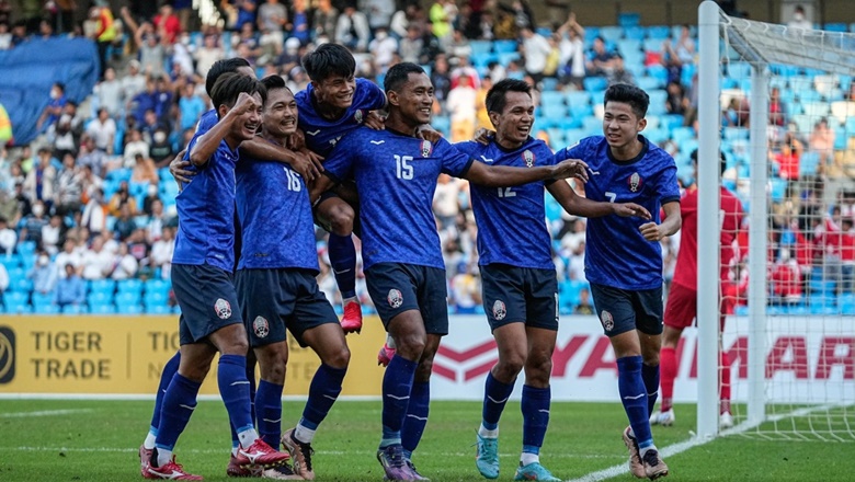 HLV Honda và cầu thủ Campuchia bị quấy rối trước trận gặp Indonesia  - Ảnh 3