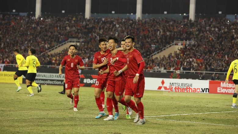 Quế Ngọc Hải ăn mừng theo kiểu của Ronaldo sau bàn thắng từ chấm 11m vào lưới Malaysia - Ảnh 4
