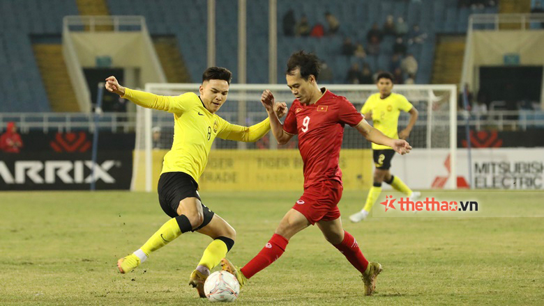 TRỰC TIẾP Việt Nam 1-0 Malaysia: Văn Toàn nhận thẻ đỏ - Ảnh 3