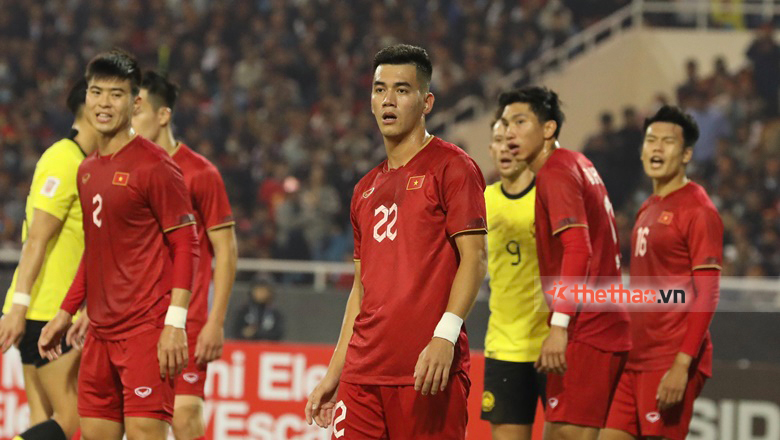TRỰC TIẾP Việt Nam 1-0 Malaysia: Đội khách đẩy mạnh áp lực - Ảnh 4