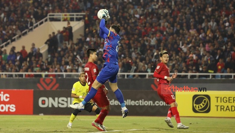 Văn Toàn nhận thẻ vàng thứ 2 rời sân ngay phút 32 trận Việt Nam gặp Malaysia - Ảnh 2