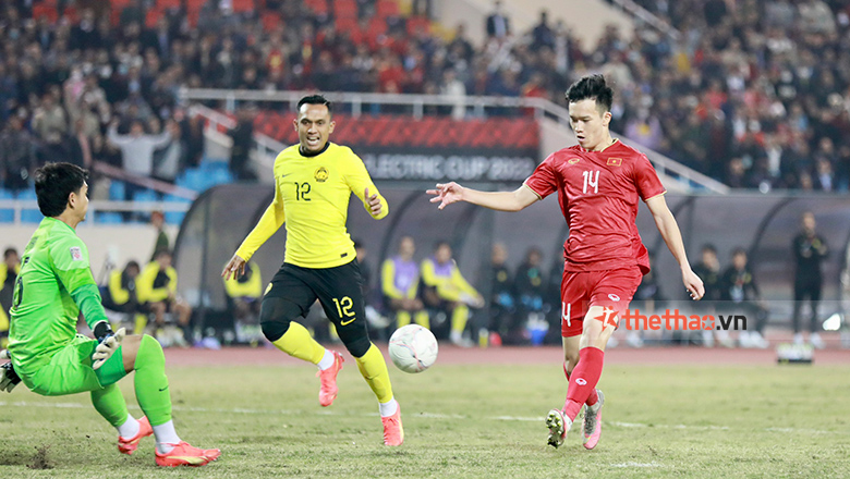 Video bàn thắng Việt Nam vs Malaysia, AFF Cup 2022: Thẻ đỏ tranh cãi, siêu phẩm ‘kết liễu’ - Ảnh 1
