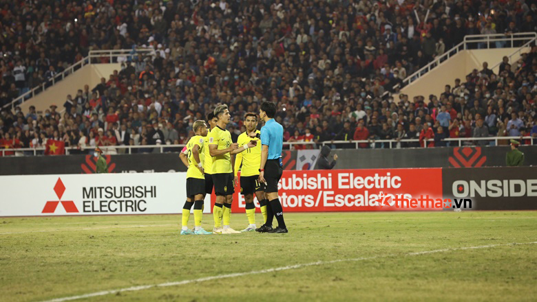 Báo Malaysia tố trọng tài Nhật Bản thiên vị, 'nghiện' thổi penalty cho Việt Nam - Ảnh 2