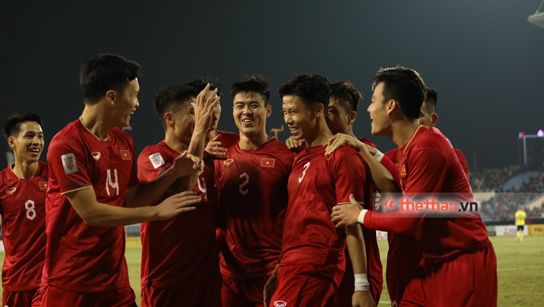 ĐT Việt Nam lên đường sang Singapore chuẩn bị đá trận thứ 3 tại AFF Cup 2022 - Ảnh 1