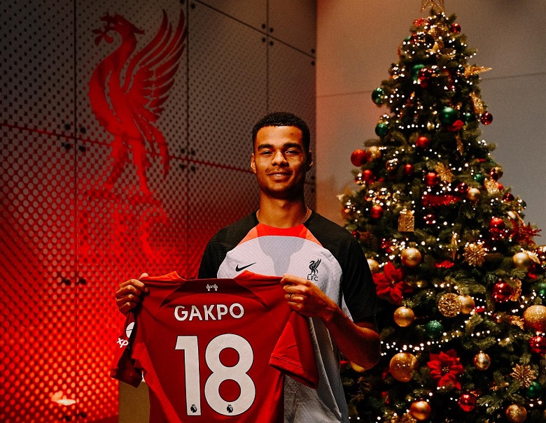 Gakpo ra mắt Liverpool với số áo 18, được Van Dijk đón tiếp trong ngày ký hợp đồng - Ảnh 1