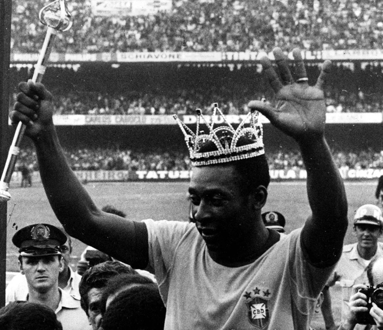 Sự nghiệp Pele qua ảnh: Từ cậu bé thần đồng đến Vua bóng đá - Ảnh 4