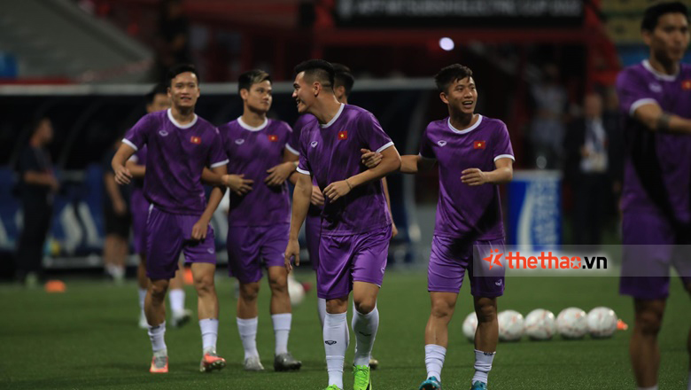 TRỰC TIẾP Singapore 0-0 Việt Nam: Cầu thủ ra sân khởi động - Ảnh 2