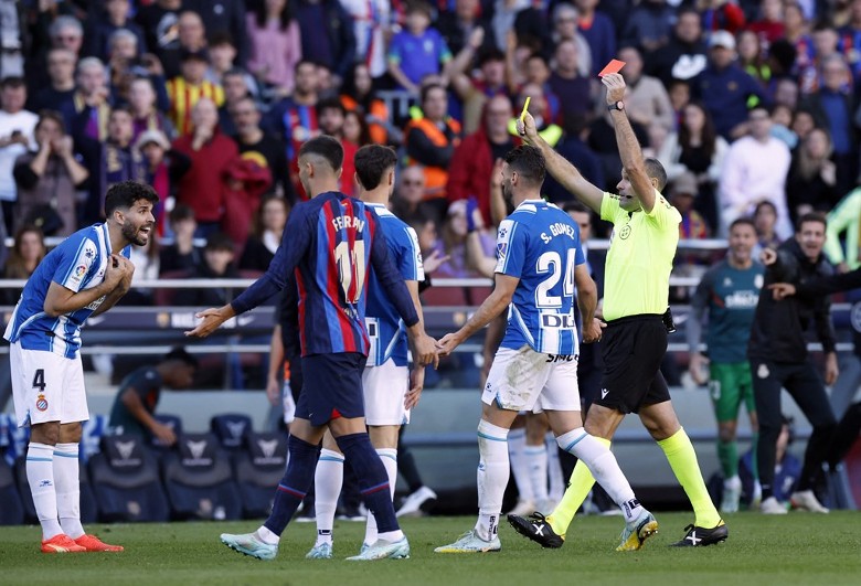 Kết quả Barca vs Espanyol: Kịch tính derby Catalan, chủ nhà mất lợi thế đua vô địch - Ảnh 3