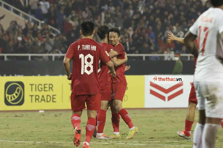 TRỰC TIẾP Việt Nam 3-0 Myanmar: Ngọc Quang lập siêu phẩm - Ảnh 17