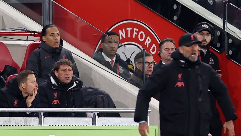 Van Dijk gây thất vọng trong hiệp một trận Brentford, bị fan Liverpool công kích dữ dội - Ảnh 2