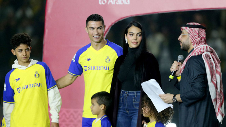 Ronaldo được ở cùng bạn gái bất chấp lệnh cấm của Saudi Arabia - Ảnh 1