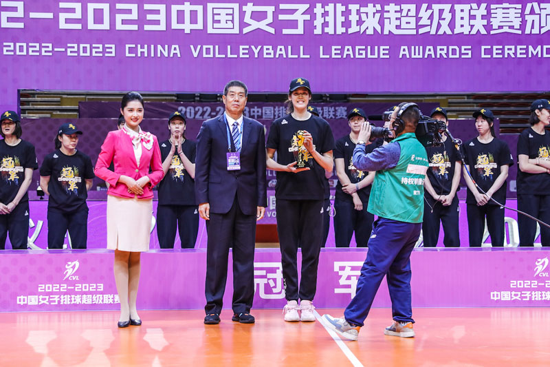 'Khủng long bóng chuyền' Trung Quốc ẵm 3 giải thưởng, được kỳ vọng xuất ngoại - Ảnh 1