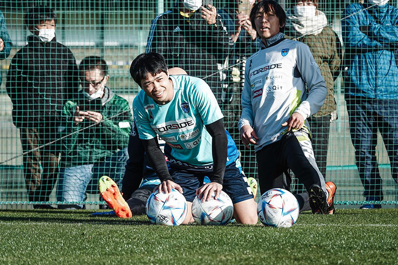Công Phượng rạng rỡ trong buổi tập đầu tiên cùng Yokohama FC - Ảnh 1