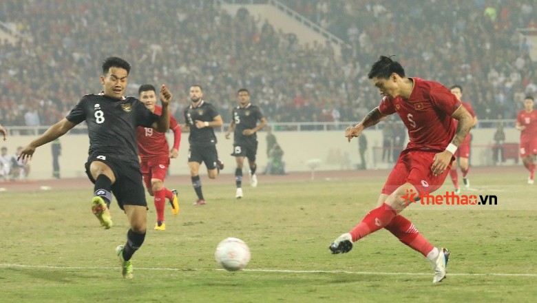 Thầy Park lao ra sát đường biên, phản ứng quyết liệt sau khi cầu thủ Indonesia phạm lỗi thô bạo - Ảnh 1
