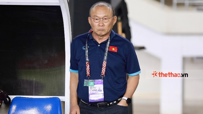 Thầy Park lao ra sát đường biên, phản ứng quyết liệt sau khi cầu thủ Indonesia phạm lỗi thô bạo - Ảnh 2