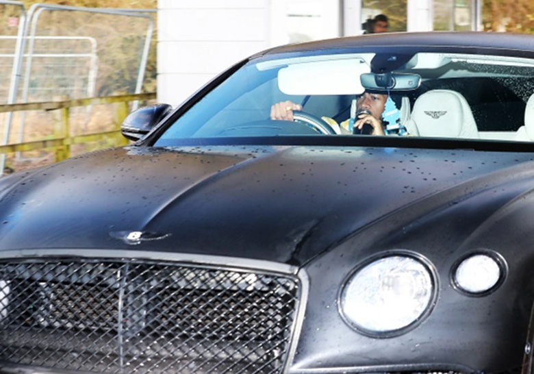 Antony lái 'bò' Lamborghini đến sân tập của MU sau tai nạn xe hơi đêm giao thừa - Ảnh 5