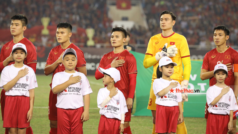 Đặng Văn Lâm không mặc áo thủ môn màu vàng trong trận lượt về với Thái Lan - Ảnh 1