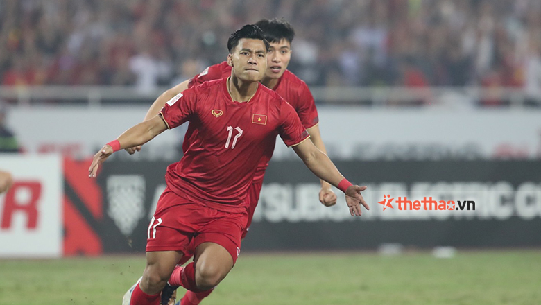 Đặng Văn Lâm không mặc áo thủ môn màu vàng trong trận lượt về với Thái Lan - Ảnh 2