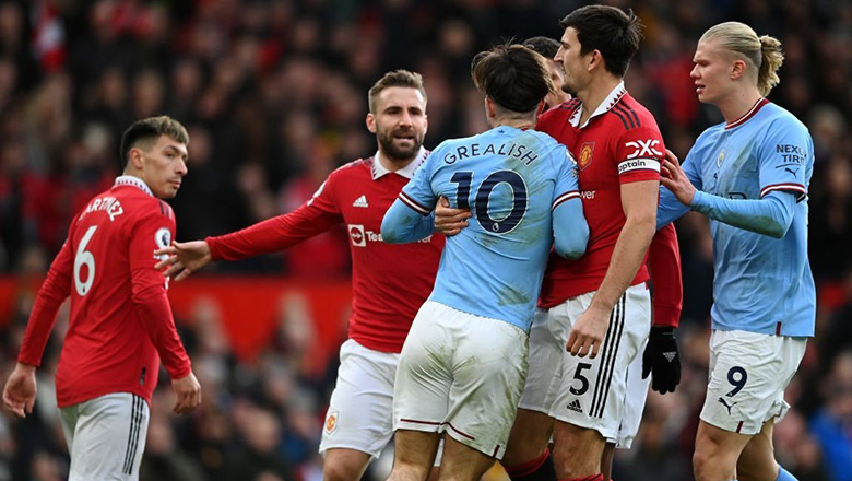 Grealish, Maguire và Guardiola ‘va chạm’ trong đường hầm sau trận derby Manchester - Ảnh 1