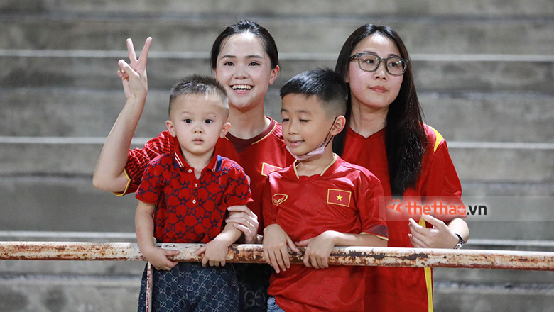 HLV Park Hang Seo tháo tấm HCB AFF Cup, tươi cười trong ngày cuối cùng dẫn dắt ĐT Việt Nam - Ảnh 9