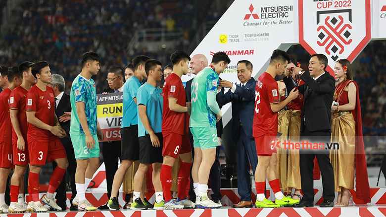 HLV Park Hang Seo tháo tấm HCB AFF Cup, tươi cười trong ngày cuối cùng dẫn dắt ĐT Việt Nam - Ảnh 15