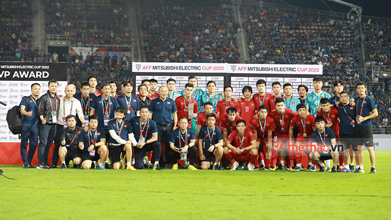 HLV Park Hang Seo tháo tấm HCB AFF Cup, tươi cười trong ngày cuối cùng dẫn dắt ĐT Việt Nam - Ảnh 16