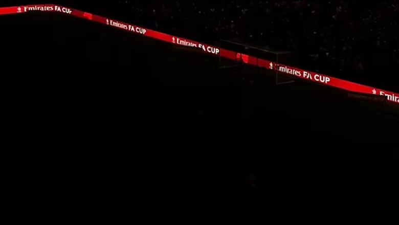 Trận Wolves vs Liverpool bị mất điện, VAR ngưng hoạt động trong 16 phút - Ảnh 1