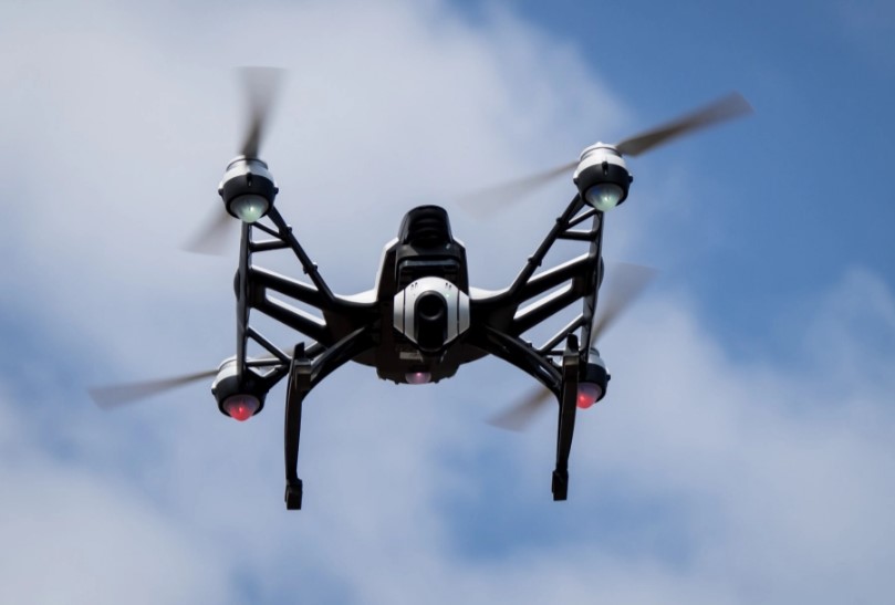Cầu thủ Leicester City bực tức vì bị theo dõi bởi drone do thám - Ảnh 2
