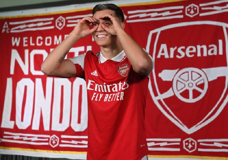 Arsenal chính thức chiêu mộ thành công Leandro Trossard - Ảnh 1