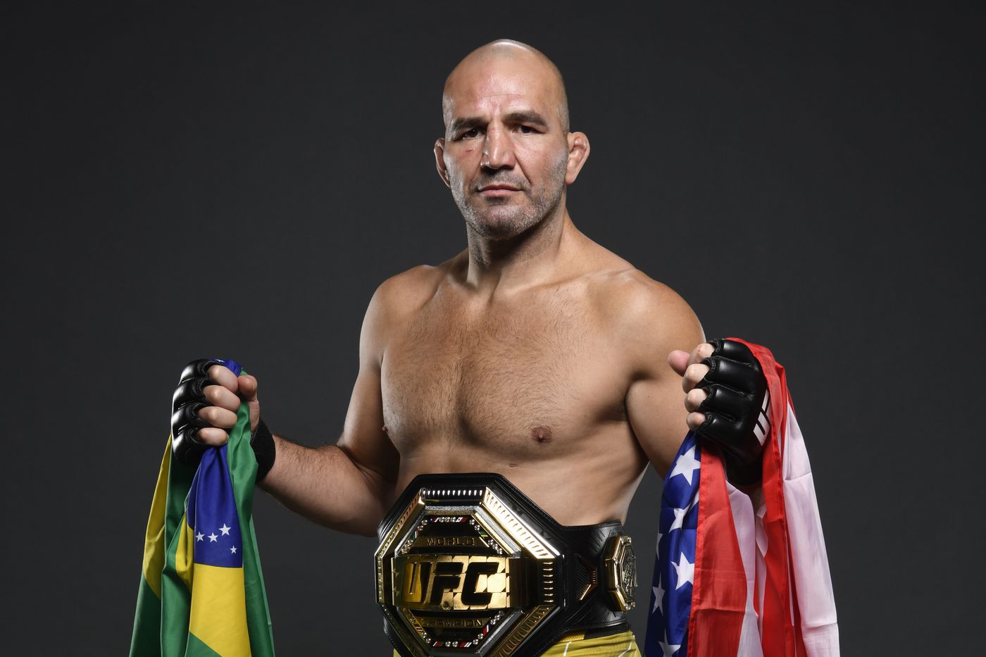Glover Teixeira tuyên bố giải nghệ sau trận thua UFC 283 - Ảnh 2