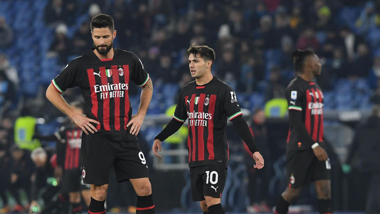 AC Milan thảm bại, bị Napoli bỏ cách 12 điểm trên bảng xếp hạng Serie A - Ảnh 1