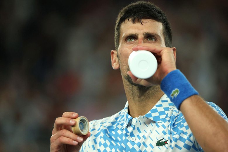 Djokovic 'vượt rào' phá vỡ quy tắc với HLV trong trận thắng Rublev - Ảnh 2