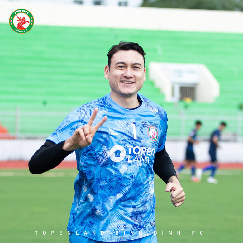 Đặng Văn Lâm trở thành đội trưởng Topenland Bình Định ở mùa giải 2023 - Ảnh 4