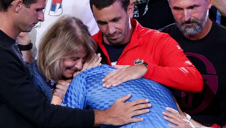Djokovic bật khóc nức nở sau khi đăng quang tại Úc Mở rộng 2023 - Ảnh 1