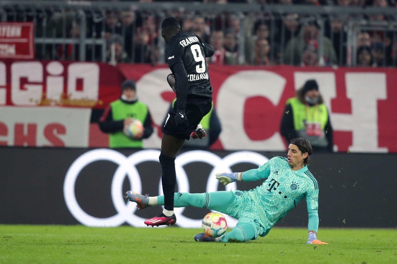 Kết quả bóng đá Bayern Munich vs Frankfurt: Lại rơi 2 điểm, Hùm xám lâm nguy - Ảnh 2
