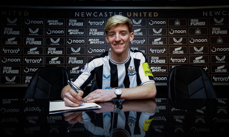 Newcastle chính thức đón sao trẻ Anthony Gordon với giá 45 triệu bảng - Ảnh 1