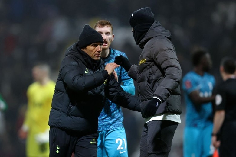 Conte phải phẫu thuật cắt túi mật, nguy cơ không thể chỉ đạo trận Tottenham vs Man City - Ảnh 1