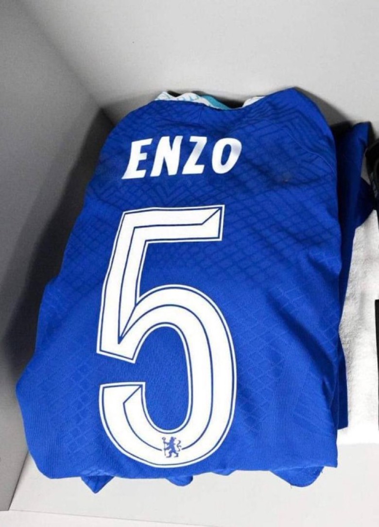 Enzo Fernandez tiếp quản áo số 5 của Jorginho tại Chelsea - Ảnh 1