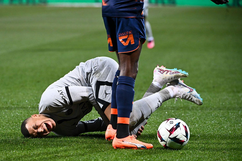 Mbappe đá hỏng 2 quả phạt đền trong 2 phút, sớm rời sân trong trận PSG thắng Montpellier - Ảnh 2