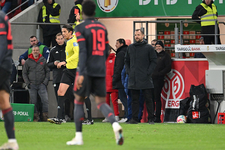 Trọng tài Đức giải thích tấm thẻ đỏ cho HLV Mainz trong trận gặp Bayern Munich - Ảnh 2
